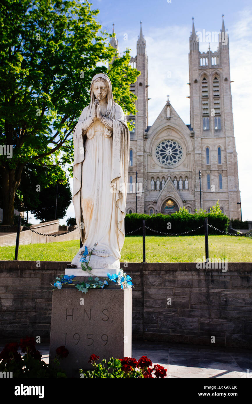 Statue der Liebfrauenkirche Guelph Kanada Stockfoto