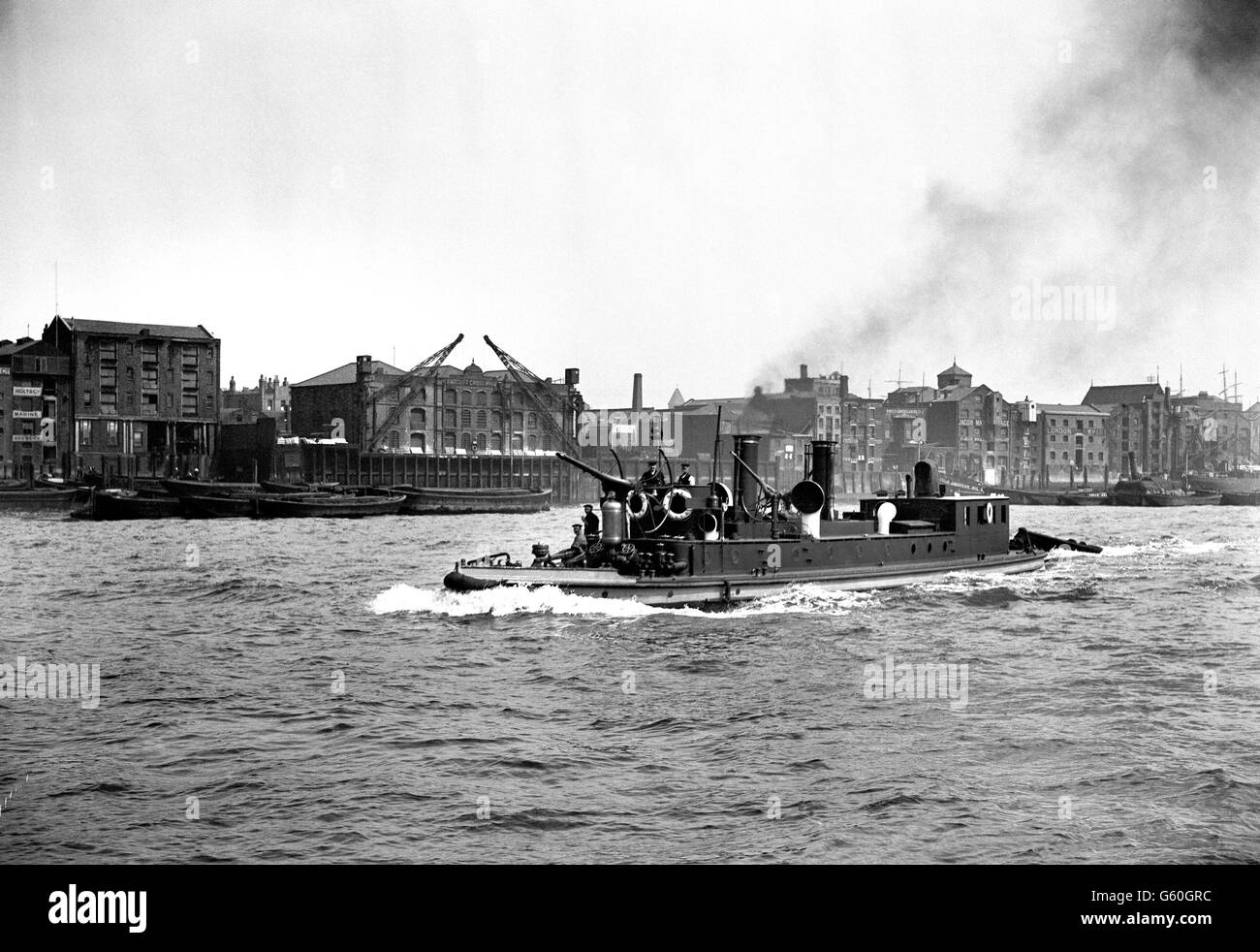 Firefloat 'Beta' patrouilliert während des Streiks am 1. August 1910 auf der Themse Stockfoto