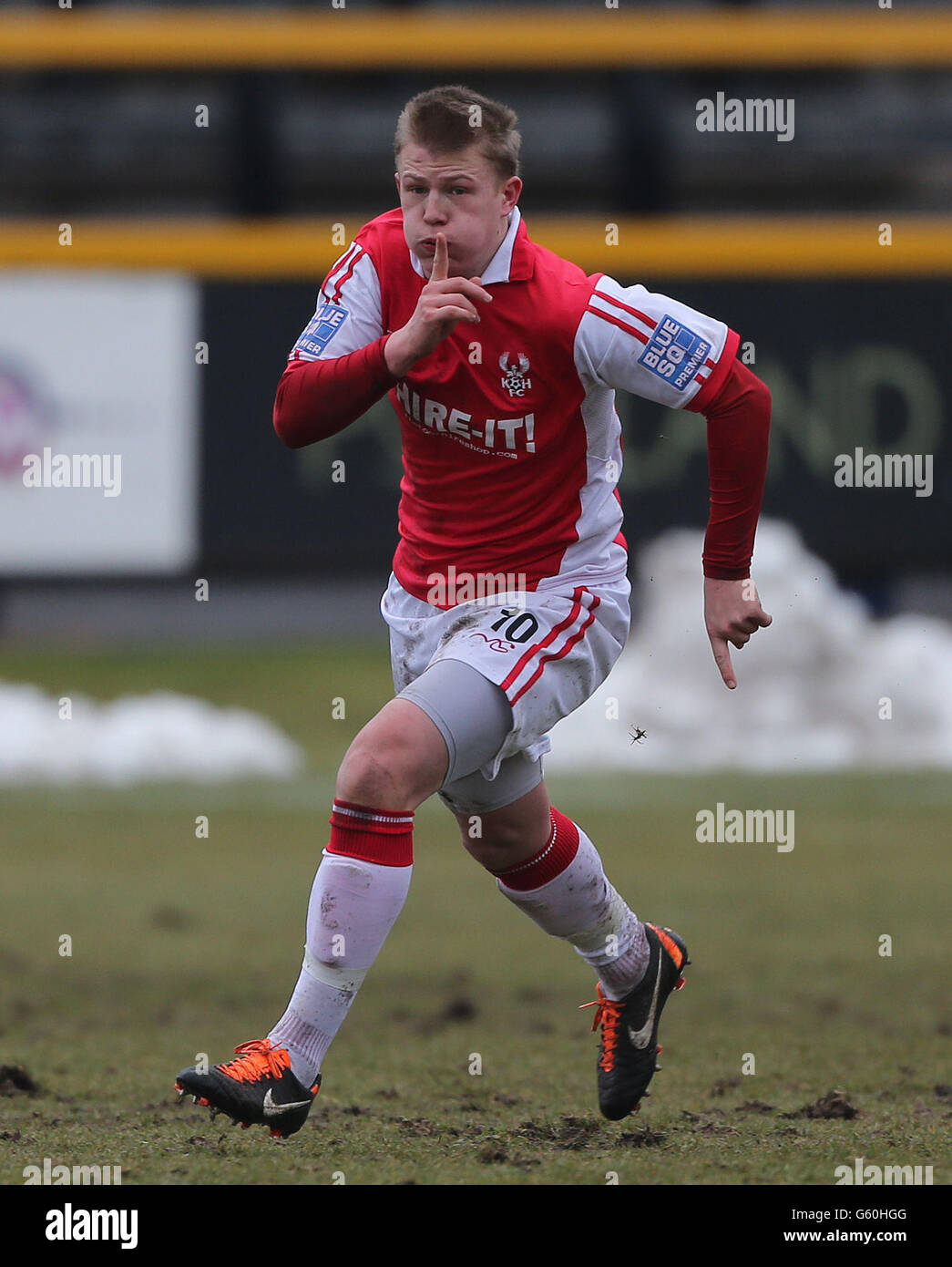 Anthony Malbon von Kiddminster Harriers feiert das 2. Tor während des Spiels der Blue Square Premier League im Merseyrail Community Stadium, Southport. Stockfoto