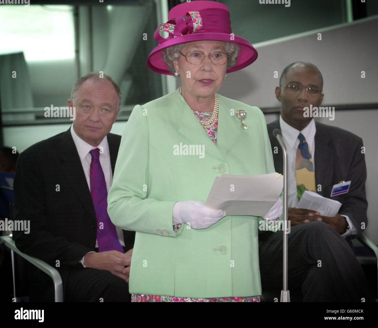 Königin Elizabeth II offiziell eröffnet Rathaus Stockfoto