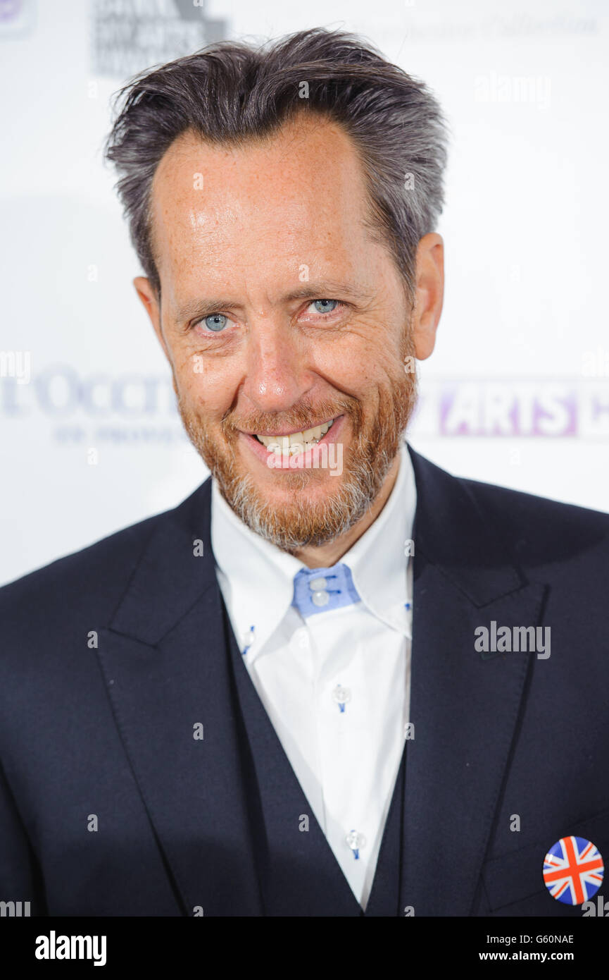 Richard E Grant bei der Ankunft bei den Sky Arts South Bank Awards im Dorchester Hotel im Zentrum von London. Stockfoto