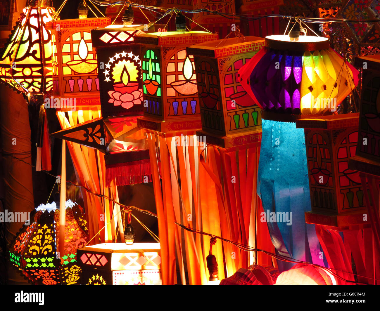 Traditionelle indische Laternen zum Verkauf anlässlich Diwali-fest in Indien Stockfoto