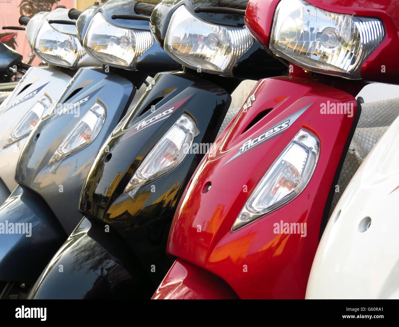 Suzuki Motorräder zum Verkauf in einem indischen Fahrrad-showroom Stockfoto