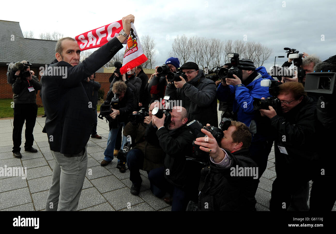 Fußball - Barclays Premier League - Paolo Di Canio Enthüllung - Akademie des Lichts. Der neue Sunderland Manager Paolo Di Canio posiert für Fotografen nach einem Fotocall an der Academy of Light, Sunderland. Stockfoto