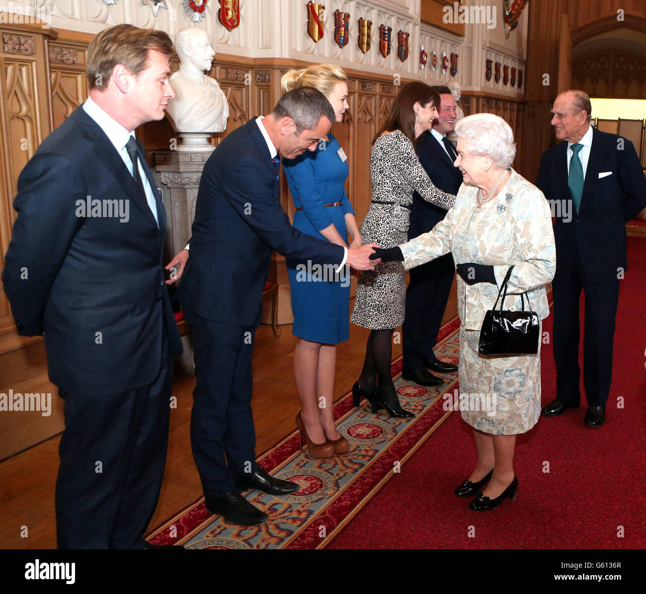 Queen Elizabeth II trifft James Nesbitt bei einem Empfang für die britische Filmindustrie im Windsor Castle, Berkshire. Stockfoto