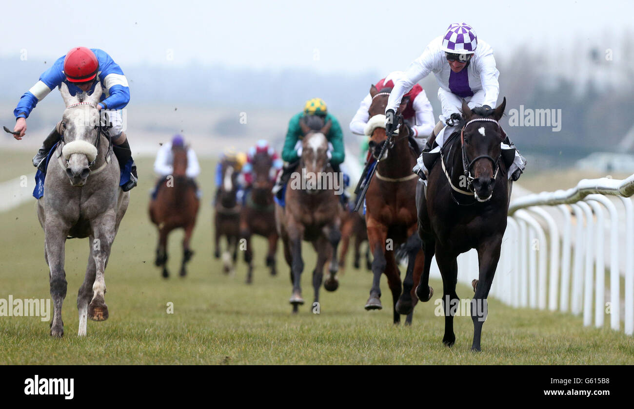 Alpinist mit Kevin Manning gewinnt den Irish Hengst Farms European Breeders Fund Maiden während des Lodge Park Stud Park Express Stakes/betvictor Irish Lincolnshire Day auf der Curragh Racecourse, County Kildare, Irland. Stockfoto