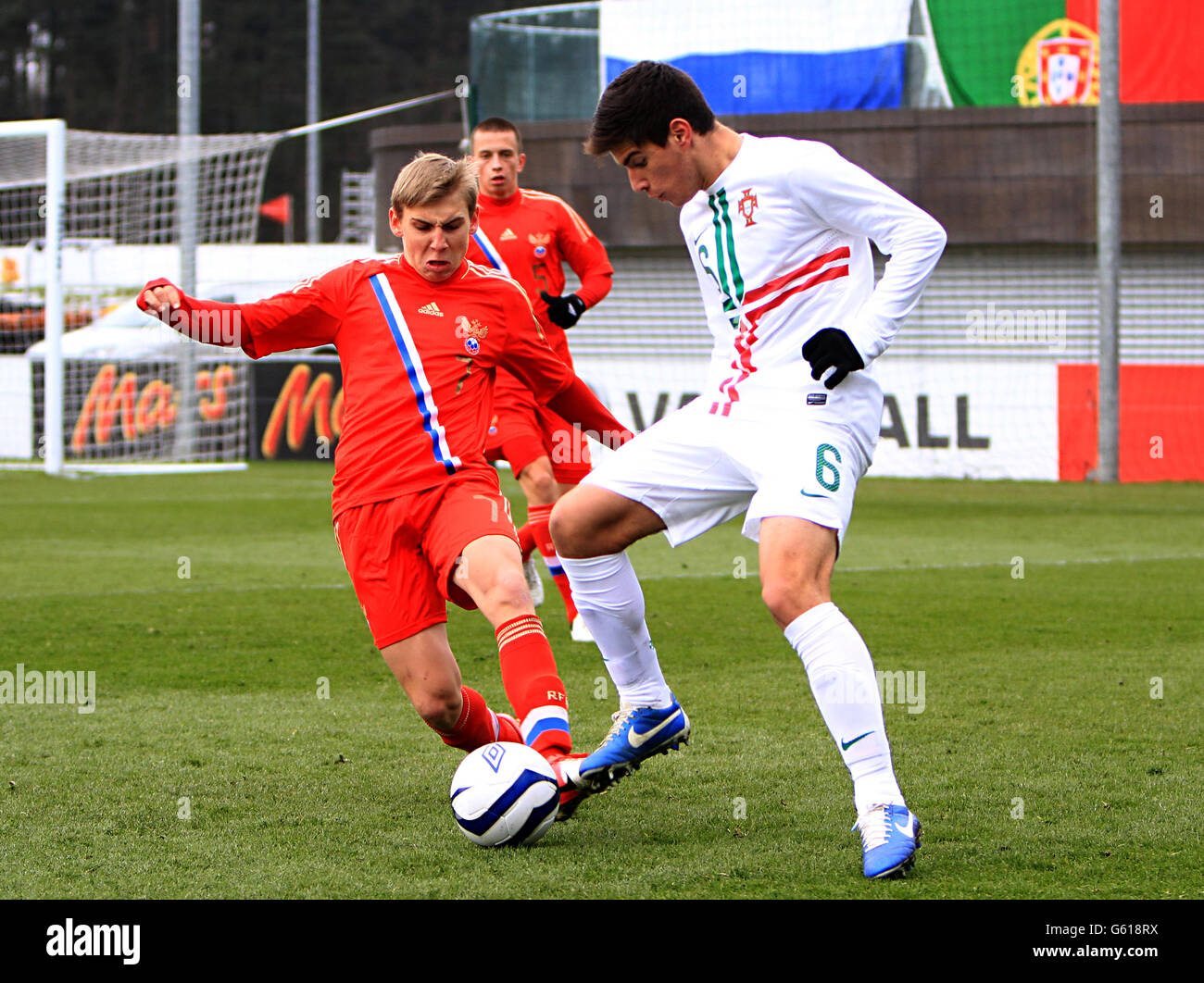 Russland unter 17 Makarov Alexsandr (links) und Portugal unter 17 Ruben Neves Stockfoto