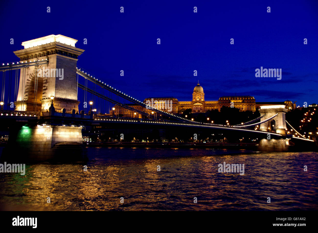 Ungarische Nationalgalerie und Kettenbrücke Stockfoto