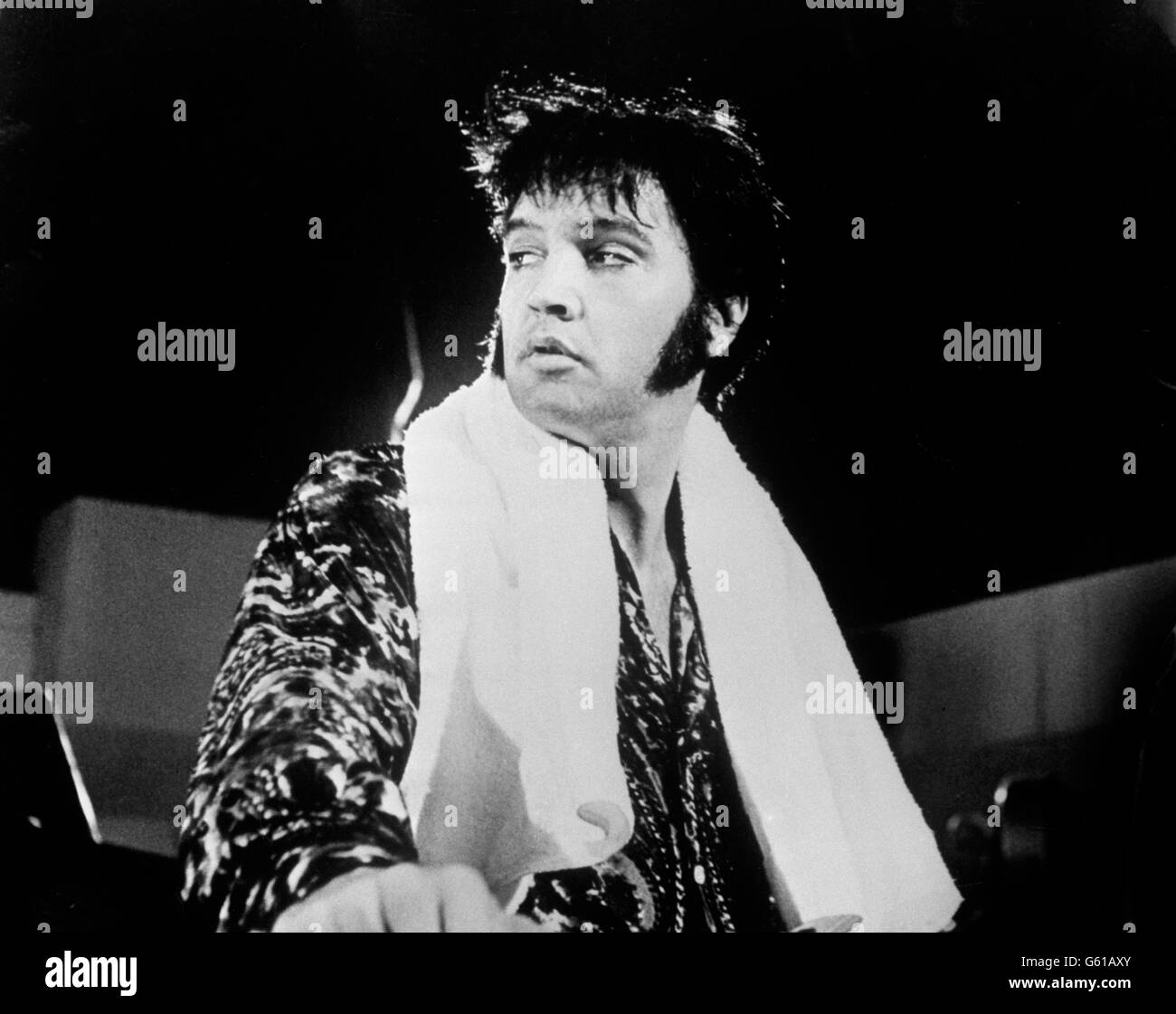 Elvis Presley macht eine Pause vom Singen während seines Stint in Las Vegas. Stockfoto