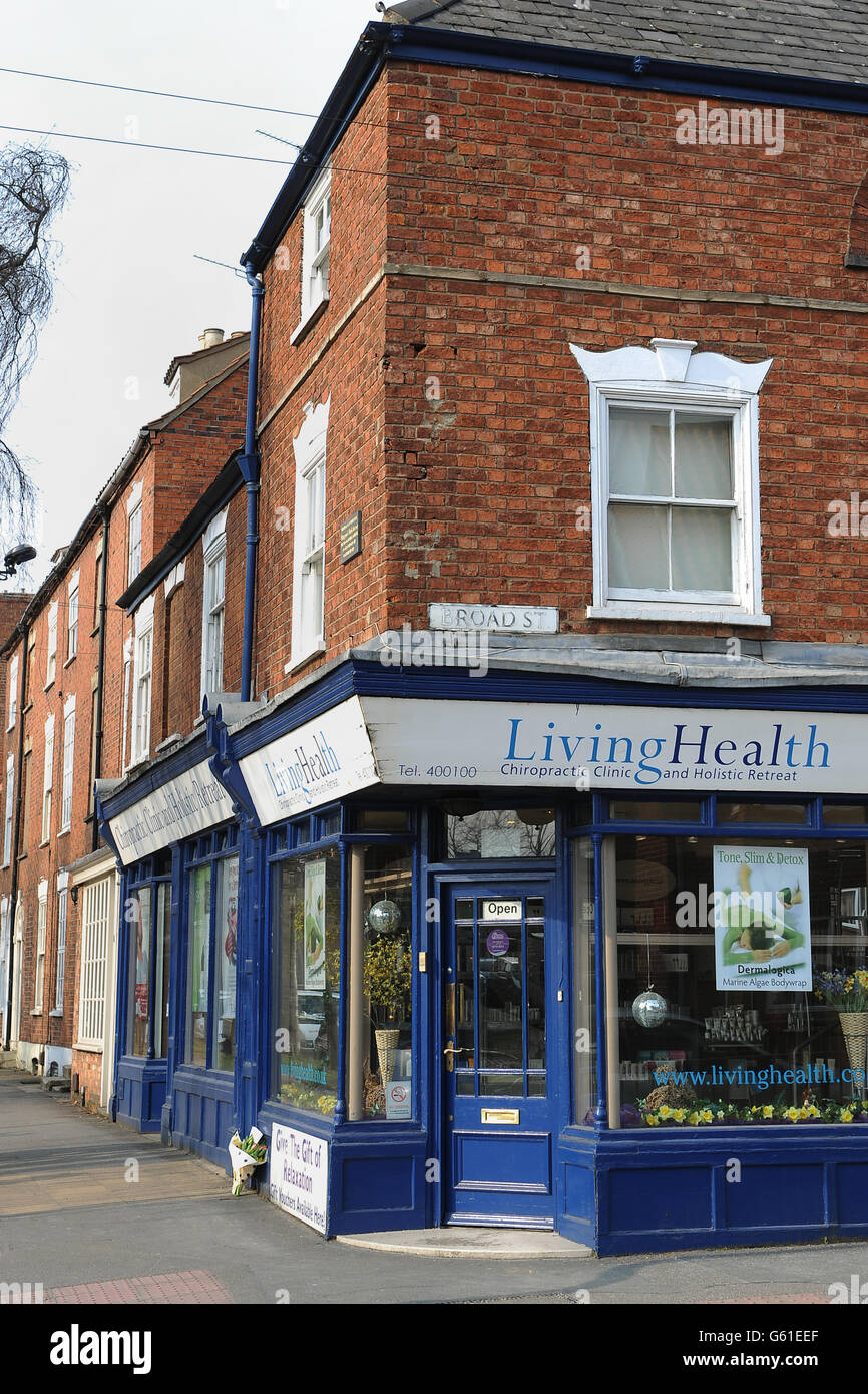 Ein Blick auf Living Health Chiropractic Klinik, die unter dem Geburtsort von Baroness Thatcher auf North Parade, Grantham sitzt. Stockfoto