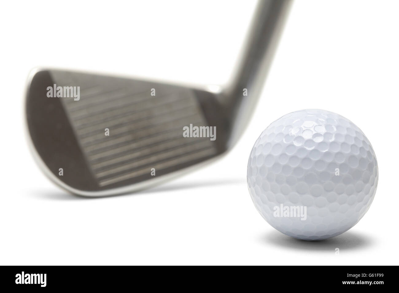 Golf Club setzen Golfball, Isolated on White Background. Stockfoto