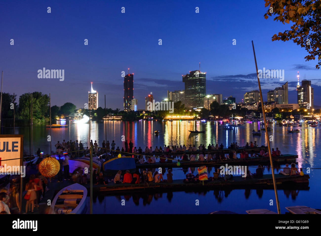 Festival der Lichter auf der alten Donau mit geschmückten Booten, Wien, Vienna, Austria, Wien, 22. Stockfoto