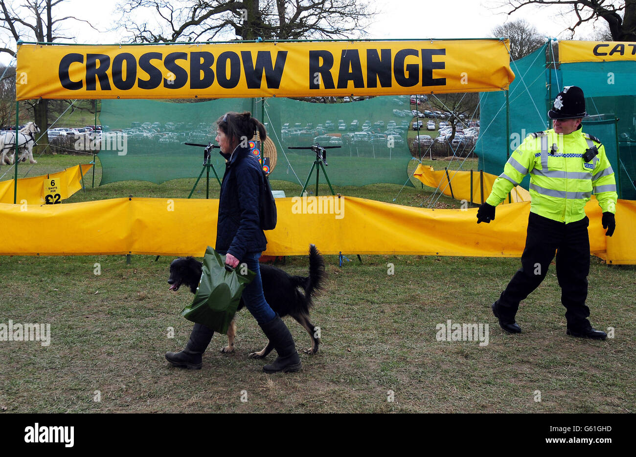 FOTO.EINE allgemeine Aussicht auf die Armbrust-Reihe auf der BASC Gamekeepers' Fair, Catton Park, Walton-on-Trent, Derbyshire. Stockfoto