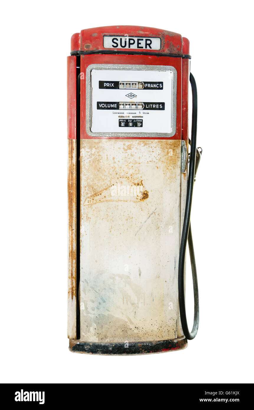 Alt und rostig rot Kraftstoffpumpe isoliert auf weißem Hintergrund Stockfoto