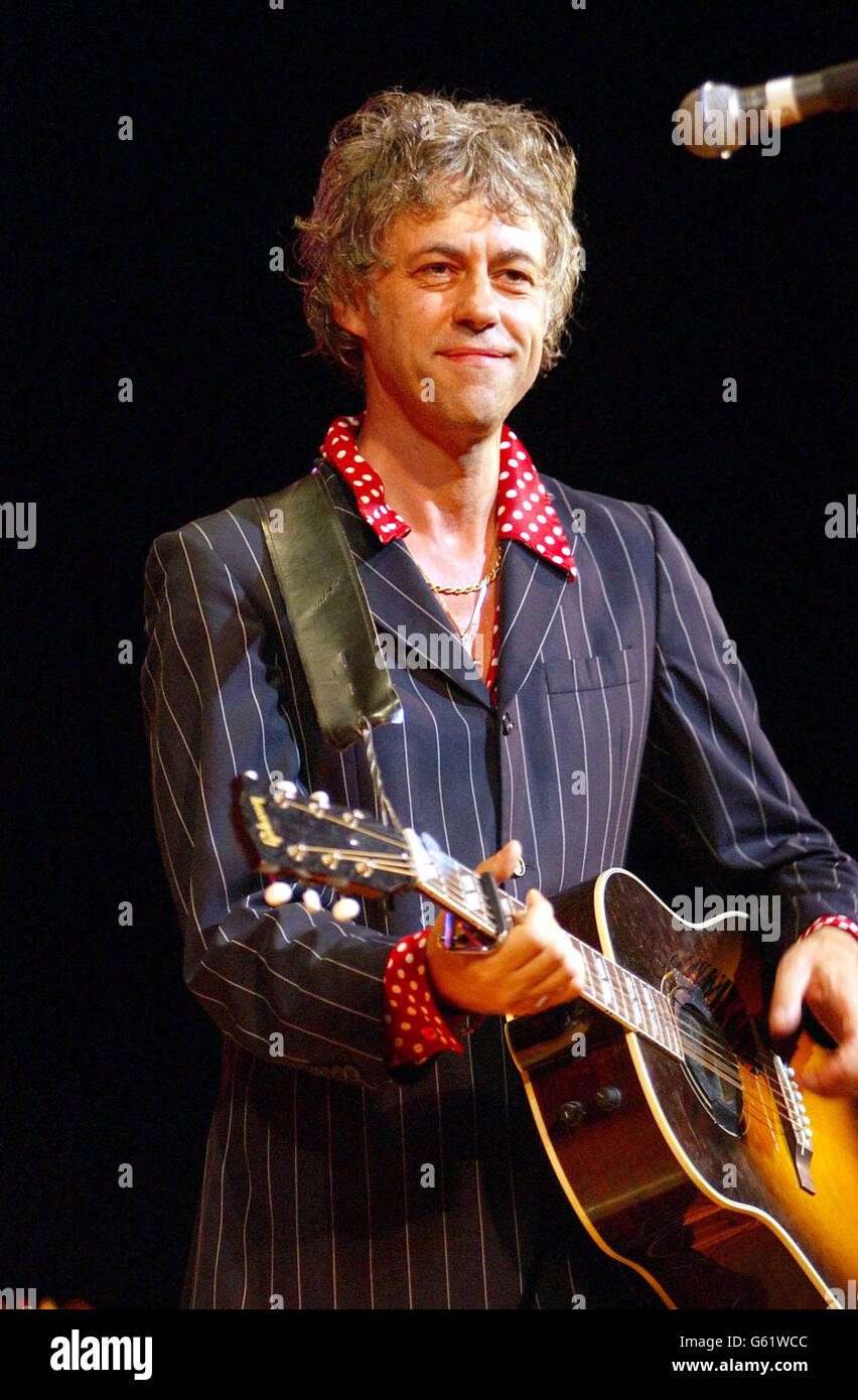 Sänger Bob Geldof tritt auf der Bühne des Town Hall in New York City, USA, auf. Stockfoto