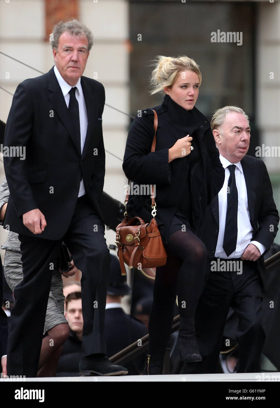 TV-Moderator Jeremy Clarkson (links), seine Tochter Emily (Mitte) und Andrew Lloyd Webber (rechts) kommen zum Trauerdienst von Baroness Thatcher in der St. Paul's Cathedral, Central London. Stockfoto