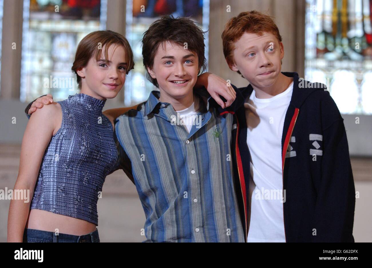 Stars aus dem aktuellen Harry Potter Film 'Harry Potter und die Kammer des Schreckens' (von links) Emma Watson, Daniel Radcliffe und Rupert Grint, während einer Fotoausstellung in der Guildhall, London, um den neuen Film zu promoten. Stockfoto