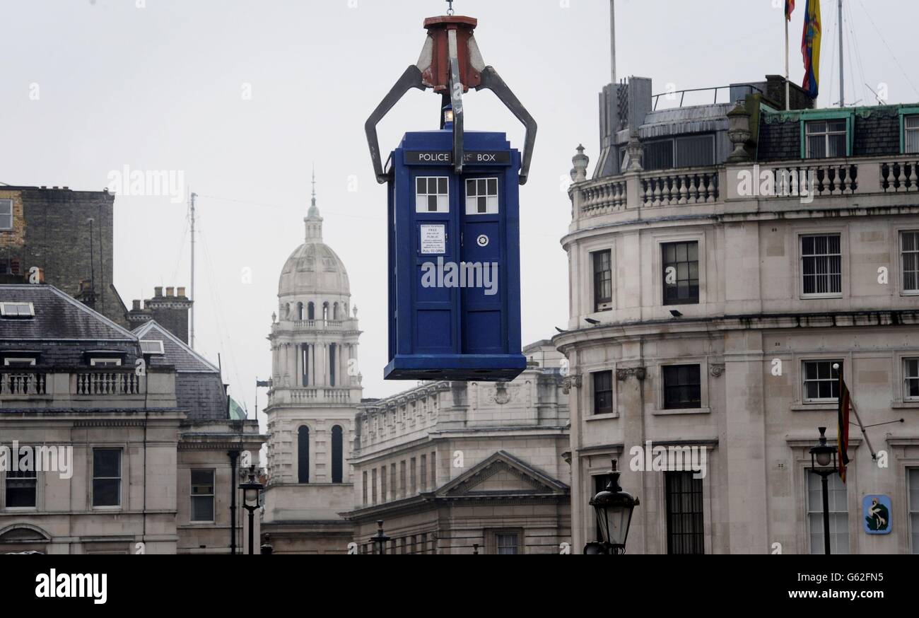 Dreharbeiten zur beliebten Fernsehserie Dr. Who finden heute auf dem Londoner Trafalgar Square statt. Stockfoto