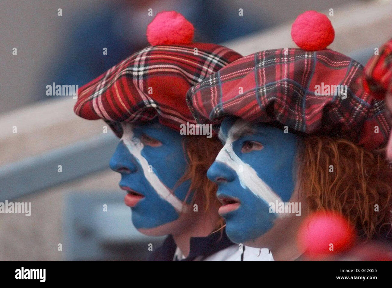Schottland gegen England - fünf Nationen. Schottland-Fans sehen zu, wie ihre Grand-Slam-Hoffnungen verblassen. Stockfoto