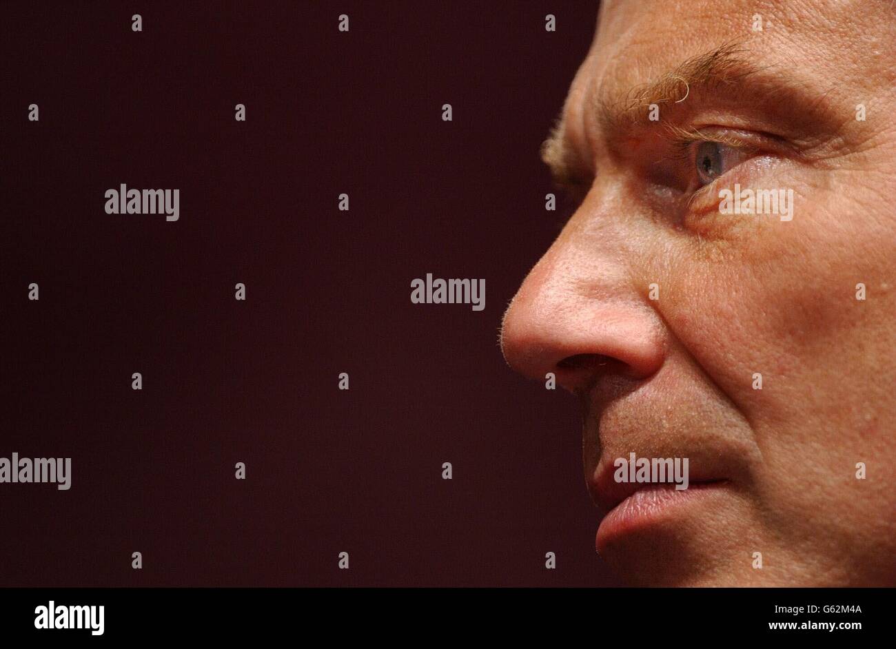 Premierminister Tony Blair auf der Bühne während der Eröffnungssitzung der Labour Party Konferenz in Blackpool. Stockfoto