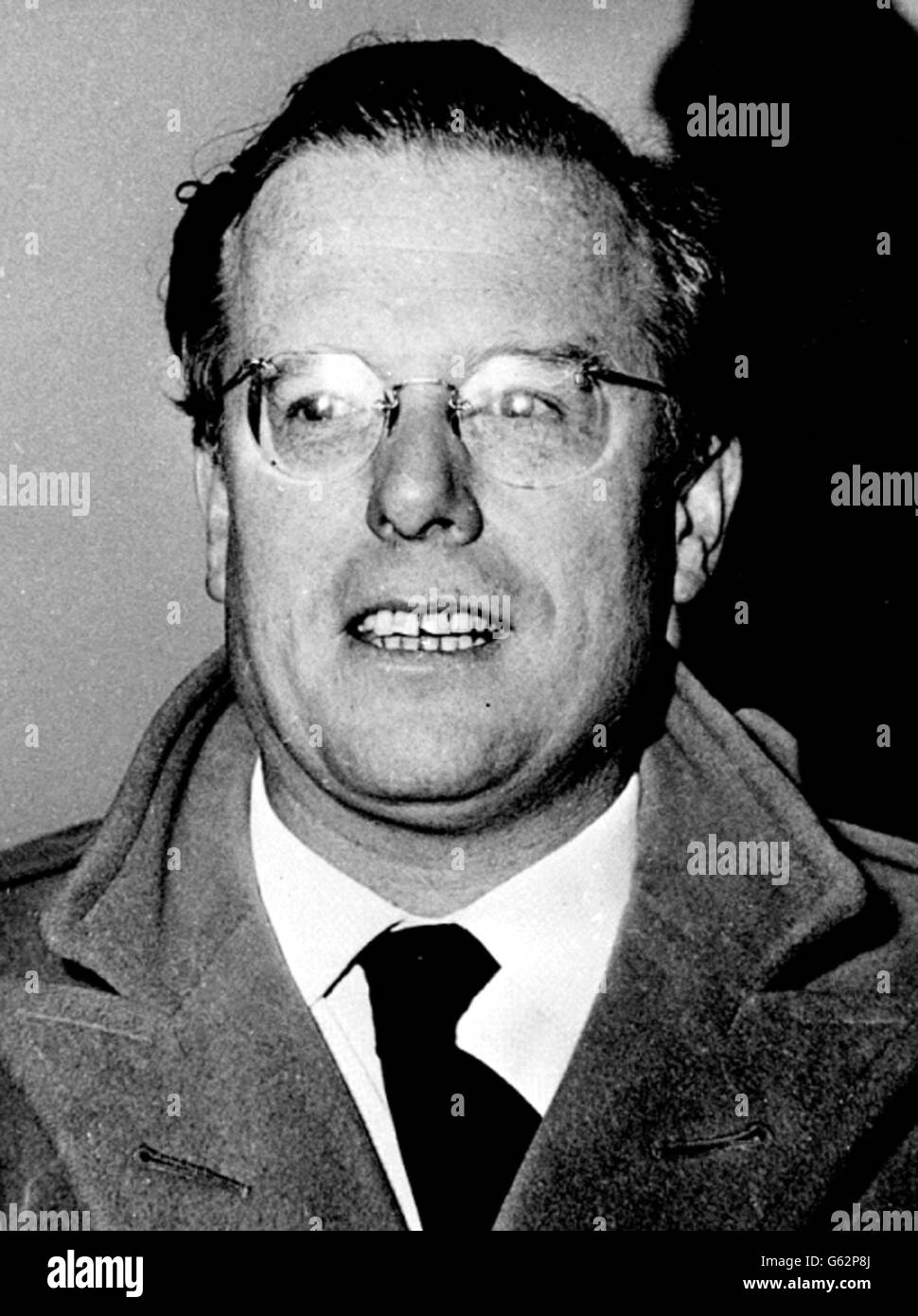 Walter Terry, Journalist bei The Daily Mail, wird in London abgebildet, als er an der öffentlichen Sitzung des Vassall-Tribunals zur Untersuchung des Vassall-Spionagefalls und dessen Fortsetzung teilnahm. Stockfoto