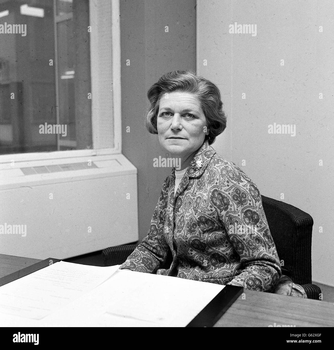 Baroness Serota, 49, die neue Staatsministerin, Abteilung für Gesundheit und soziale Sicherheit, fotografiert in den Büros des Ministerrats, Alexandra Fleming House, London. Lady Serota, deren Mädchenname Beatrice Katz war. Sie wurde 1967 zu einer Lebensfreude. Stockfoto