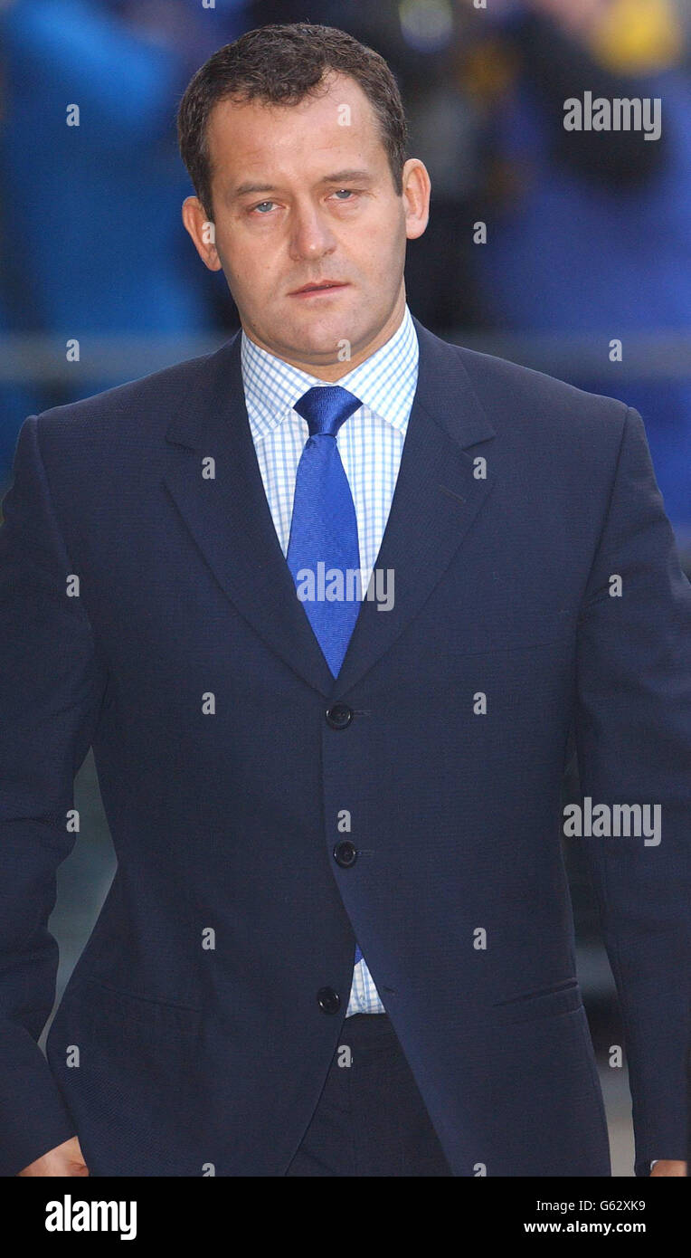 Der ehemalige Butler von Prinzessin Diana, Paul Burrell, kommt im Old Bailey im Zentrum von London, während der zweiten Woche des Prozesses, in dem Burrell, 44, drei Vorwürfe des Diebstahls am oder vor dem 30. Juni 1998 bestreitet. * die Polizei entdeckte mehr als 300 Gegenstände, die der verstorbenen Prinzessin und ihrer Familie gehörten, als sie Burrells Haus in Cheshire überfielen. Der Fall geht weiter. Stockfoto