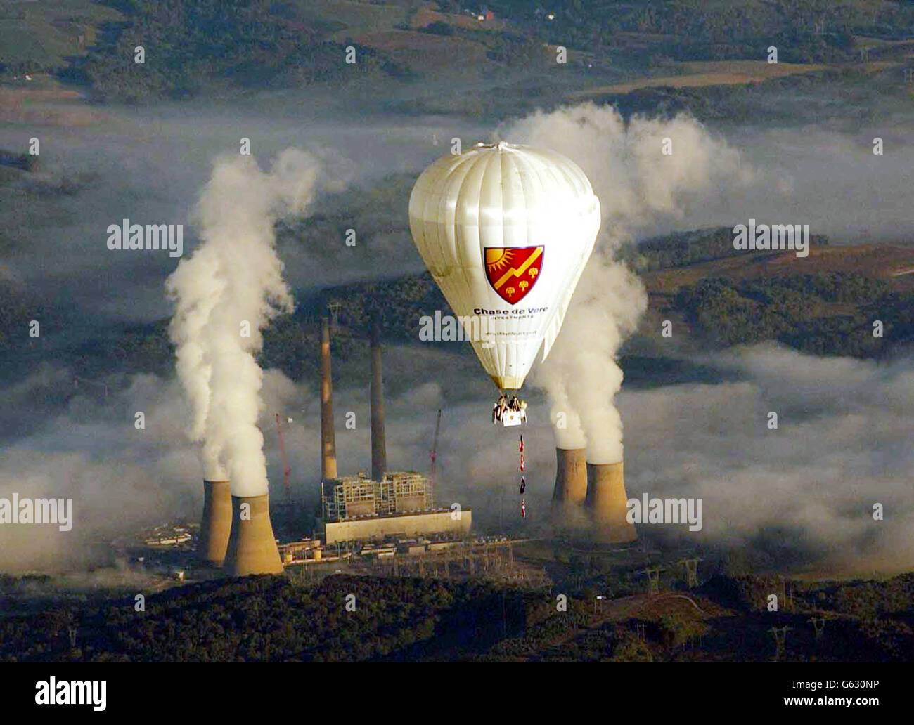 Explorer David Hempelman-Adams, 46, macht sich auf den Weg vom Allegheny County Airport, Pennsylvania, zu seinem Rekordversuch, den Atlantik in einem Ballon mit offenem Korbkorb zu überqueren. * der Abenteurer aus Wiltshire hofft, den Solo-Weltrekord von 5,340 km (3,337.5 Meilen) für den Helium- und Heißluftballon-Typ auf der gefährlichen Überfahrt zu schlagen. Stockfoto