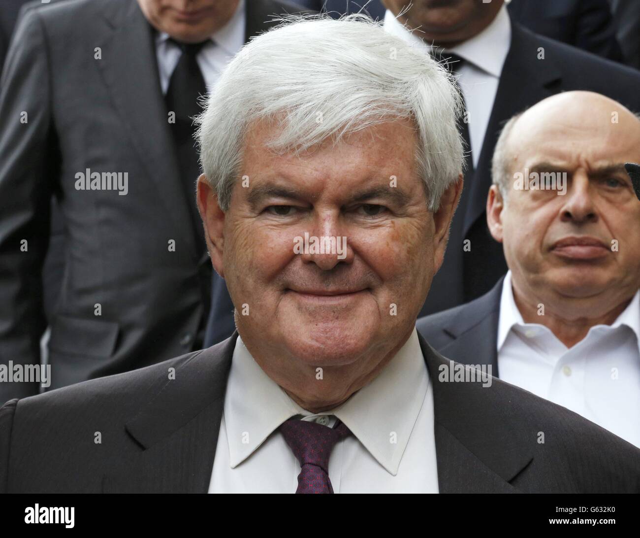 Der ehemalige Sprecher des US-Hauses, Newt Gingrich, verlässt den Trauerdienst von Baroness Thatcher in der St. Paul's Cathedral in London. Stockfoto