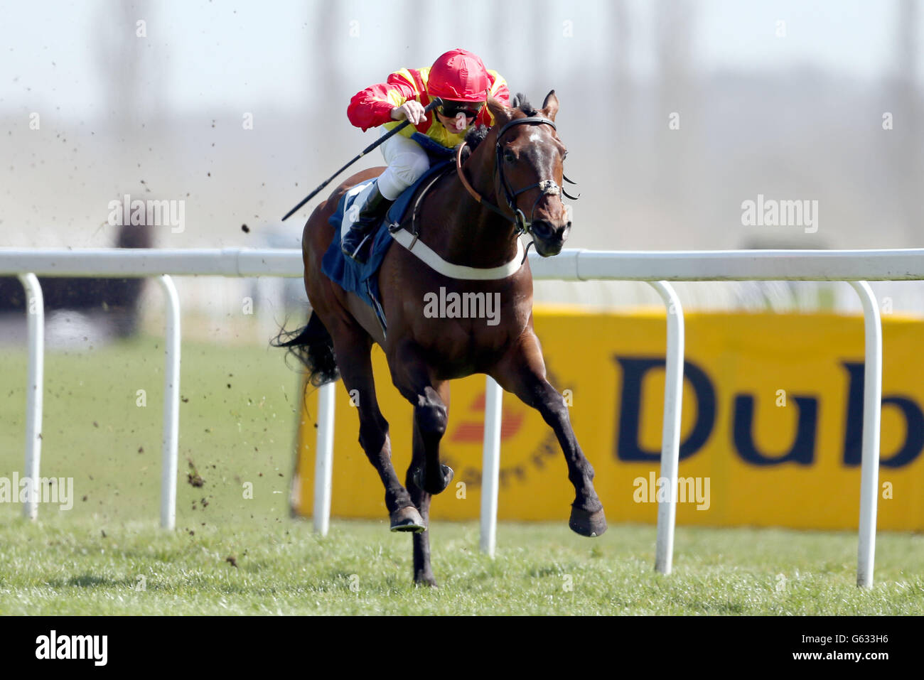 Nehmen Sie zwei von Andrea Atzeni geritten auf ihrem Weg zum Sieg in Dubai Duty Free Millennium Millionaire Handicap während der New to Racing - Spring Trials Raceday auf Newbury Racecourse, Berkshire. Stockfoto