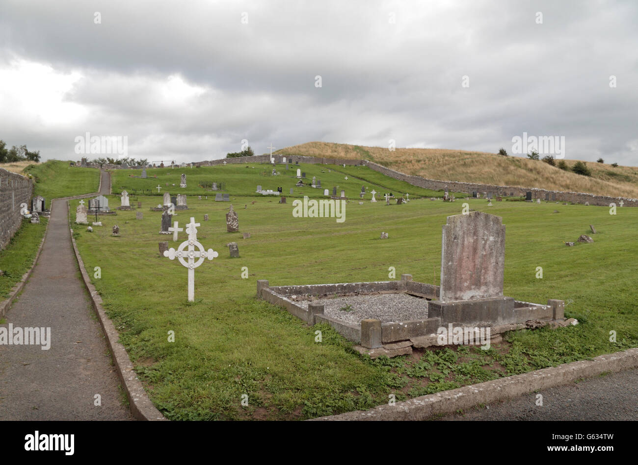 St Johns Friedhof, mit Blick auf Tipperary Stadt, County Tipperary, Irland (Eire). Stockfoto