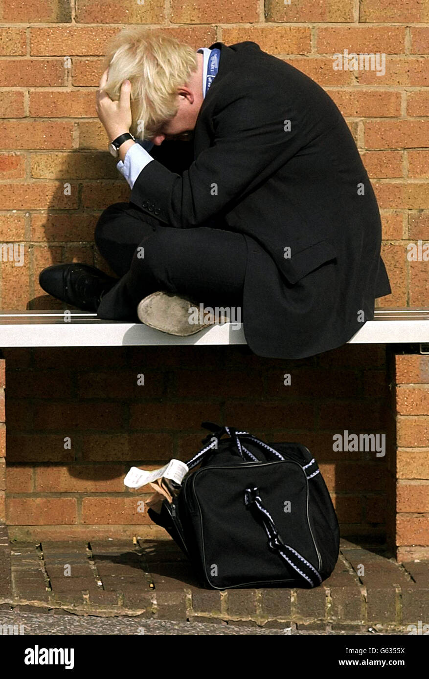 Boris Johnson MP macht eine Pause von der Tory Party Conference in Bournemouth. 13/11/2004 Boris Johnson, der Samstag 13 2004. November war, entlassen von der konservativen Frontbank inmitten neuer Anschuldigungen über sein Privatleben, sagte ein Sprecher für Tory Führer Michael Howard. Stockfoto