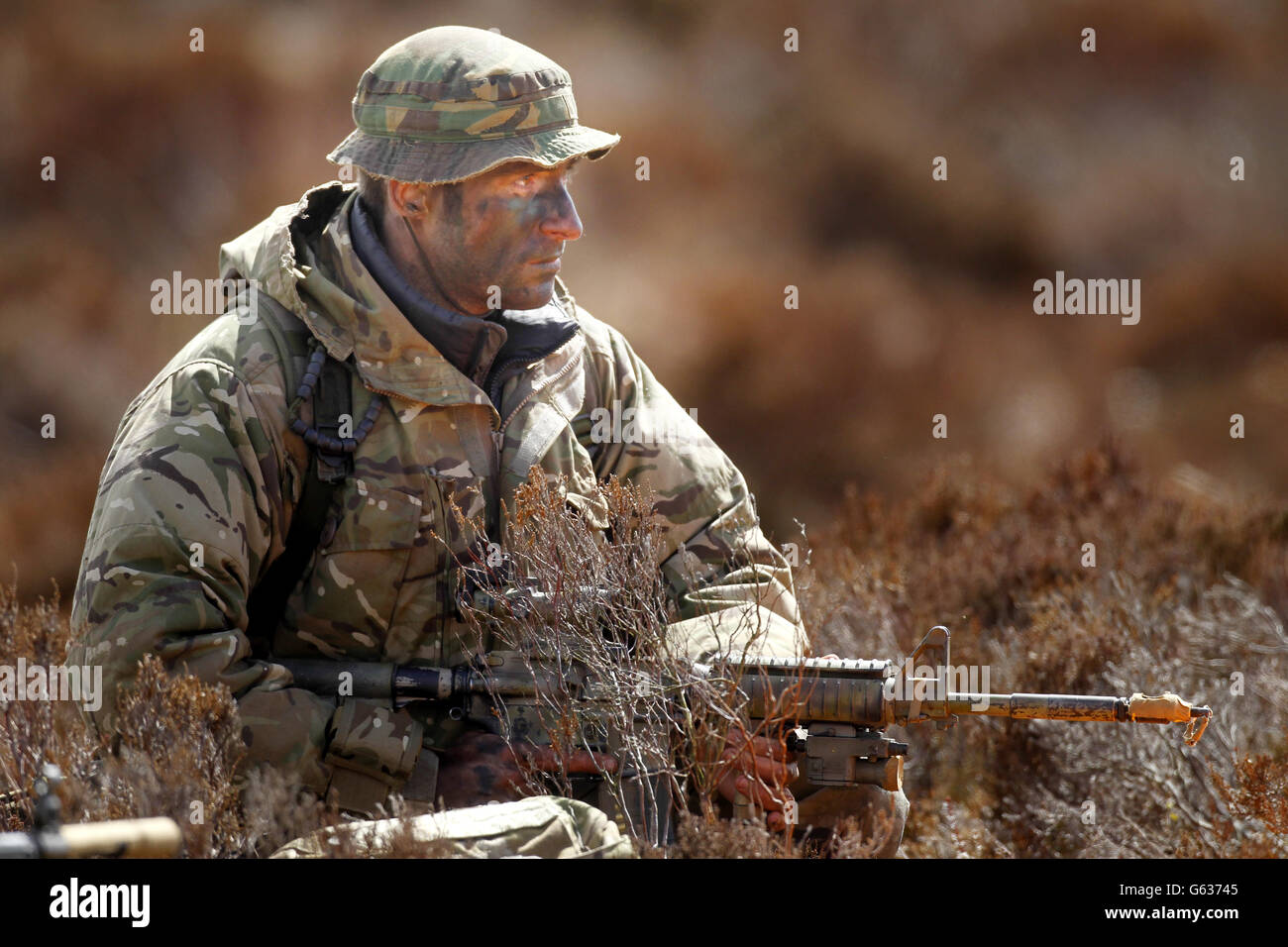 Ein Mitglied von 3 para on Braid fiel in Schottland, vor der Übung Joint Warrior. Stockfoto