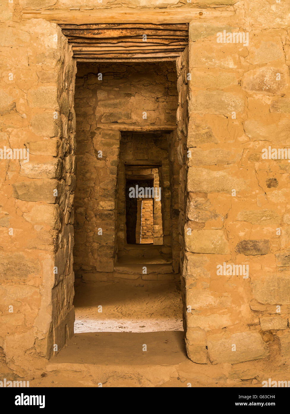 Türen, aztekische Ruinen Nationaldenkmal, Aztec, New Mexico. Stockfoto