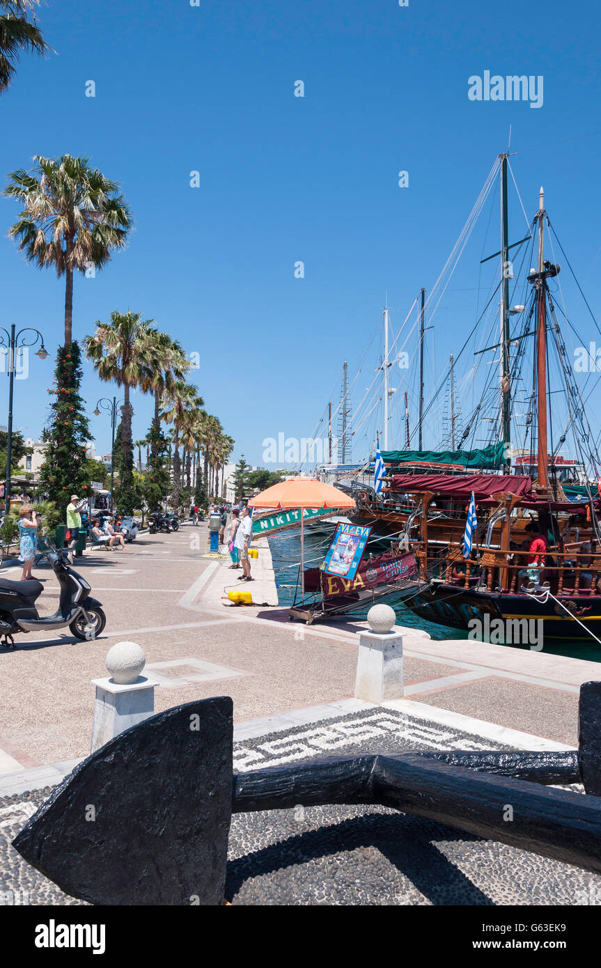 Kreuzfahrt Boote im Hafen von Kos Stadt, Kos (Cos), die Dodekanes, Süd Ägäis, Griechenland Stockfoto