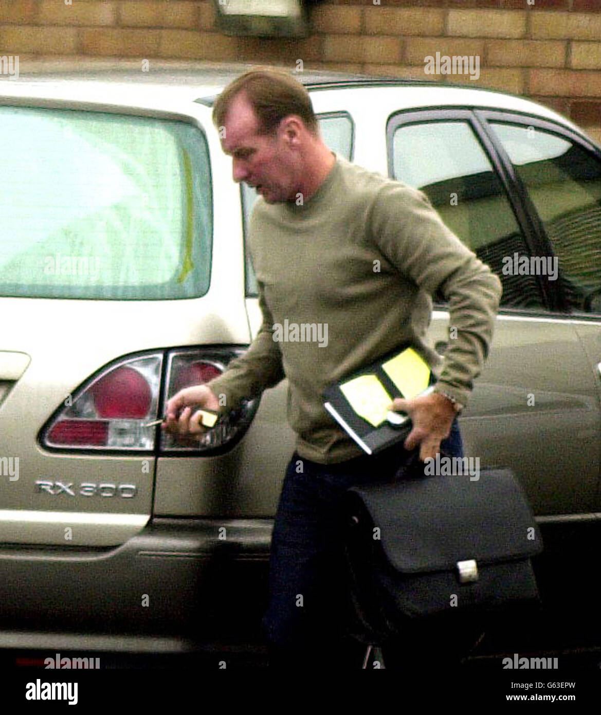 Dave Bassett von Leicester City kommt auf Leicester's Trainingsgelände an, nachdem bekannt gegeben wurde, dass der Club sich um eine Platzierung in der Verwaltung beworben hat. * .... Die Finanzen des First Division Clubs sind seit dem Abstieg aus der Premiership in der vergangenen Saison ein ernstes Problem. Stockfoto