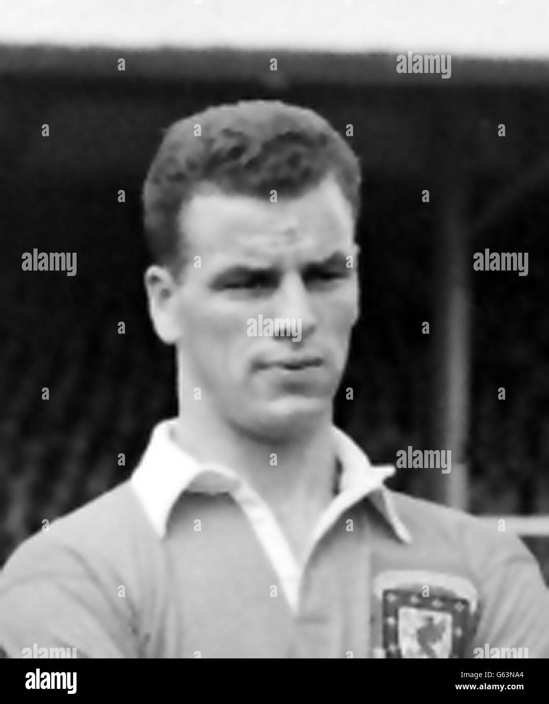 John Charles von Leeds als Teil des Wales-Teams, das beim internationalen Spiel in Cardiff durch vier Tore gegen eins gegen England verlor. Ein Ausschnitt eines Gruppenfotos. 21/02/04: Der ehemalige Stürmer aus Leeds, Juventus und Wales ist im Alter von 72 Jahren gestorben. Stockfoto