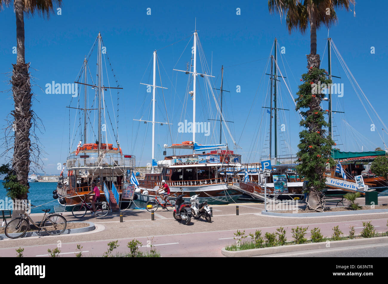 Ausflug Kreuzfahrtschiffe im Hafen von Kos-Stadt, Kos (Cos), die Dodekanes, Süd Ägäis, Griechenland Stockfoto