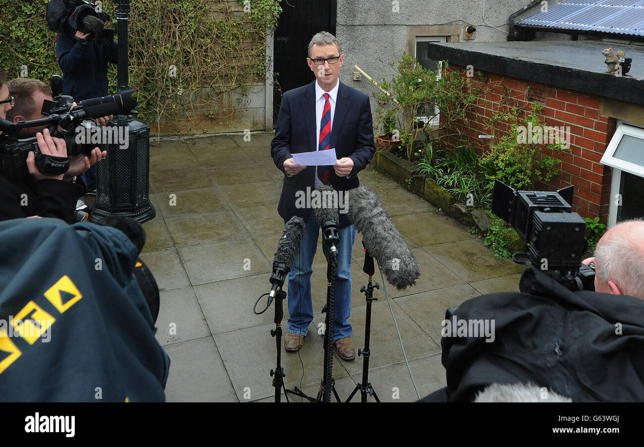 Der Sprecher des stellvertretenden Repräsentantenhauses Nigel Evans gibt in seiner Wohnung in Pendleton Lancashire eine Presseerklärung ab, in der er heute sagte, dass Vorwürfe, dass er einen Mann vergewaltigt und einen anderen sexuell missbraucht habe, "völlig falsch" seien. Stockfoto