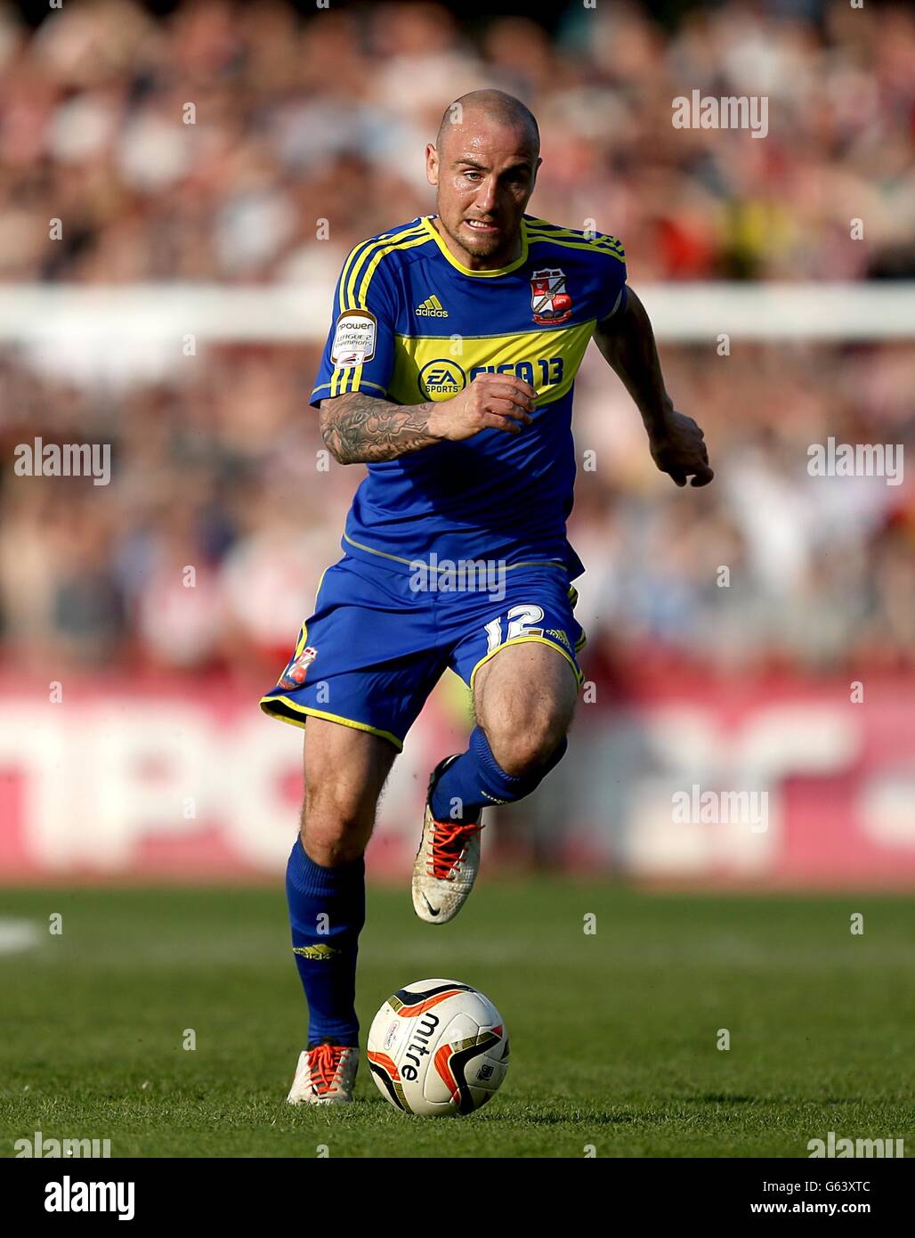 Fußball - npower Football League One - Play Off - Halbfinale - zweite Etappe - Brentford gegen Swindon Town - Griffin Park. Rafaele De Vita, Stadt Swindon Stockfoto