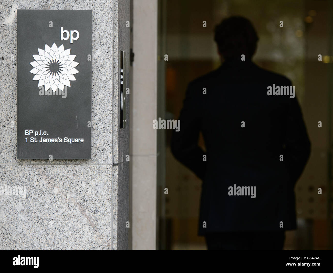 BP hat über die Preisfestsetzung geprobt. Der internationale Hauptsitz von BP, am St. James's Square im Zentrum von London. Stockfoto