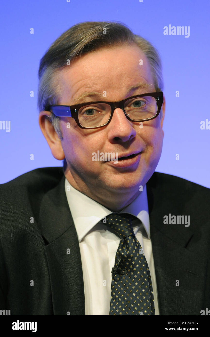 Staatssekretär für Bildung Michael Gove beantwortet Fragen während der jährlichen Konferenz der National Association of Head Teachers im International Convention Centre, Birmingham. Stockfoto