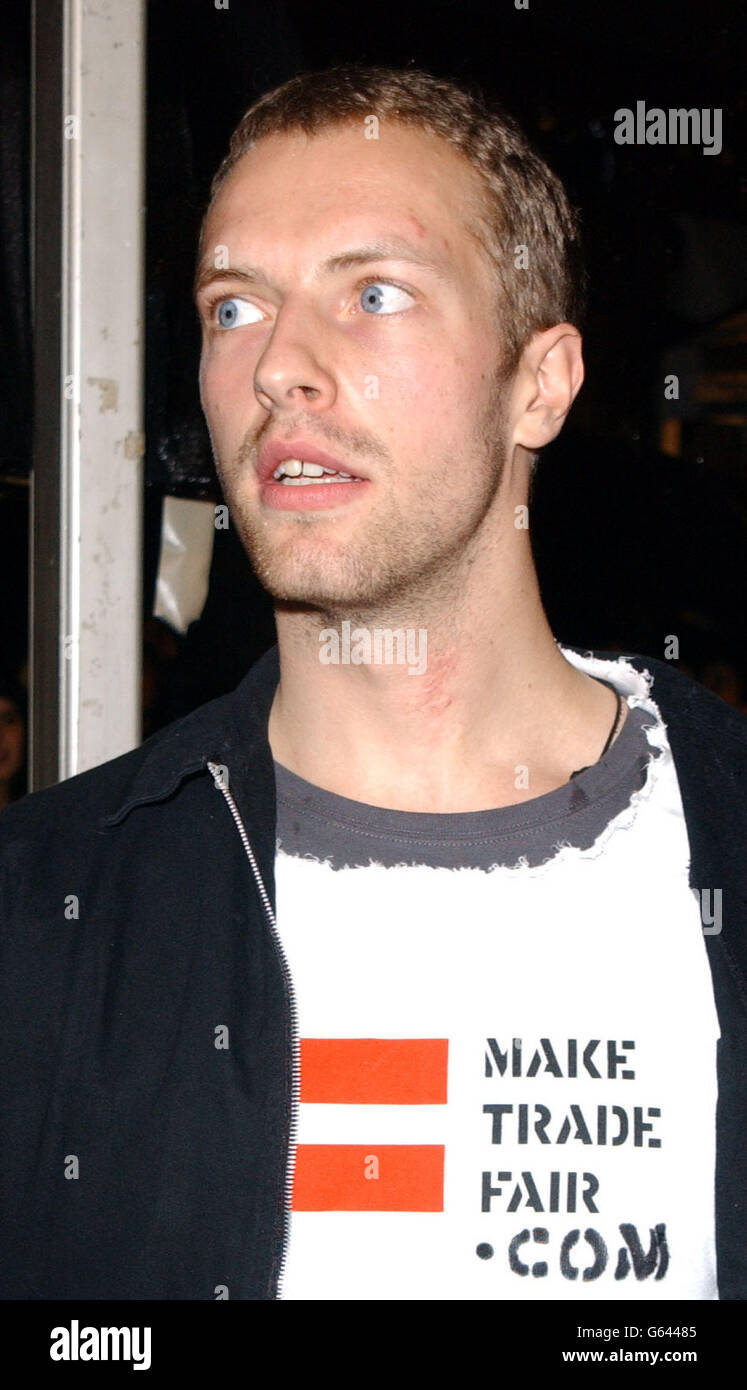 Chris Martin von Coldplay bei den MTV Europe Music Awards 2002 im Palazzo Sant Jordi. Stockfoto