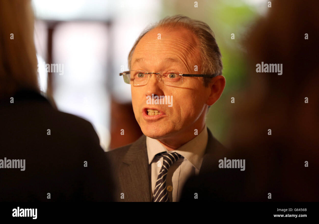 Barra McGrory QC, Direktorin der Staatsanwaltschaft (DPP), spricht auf einer Übergangsjustizkonferenz in Belfast. Stockfoto