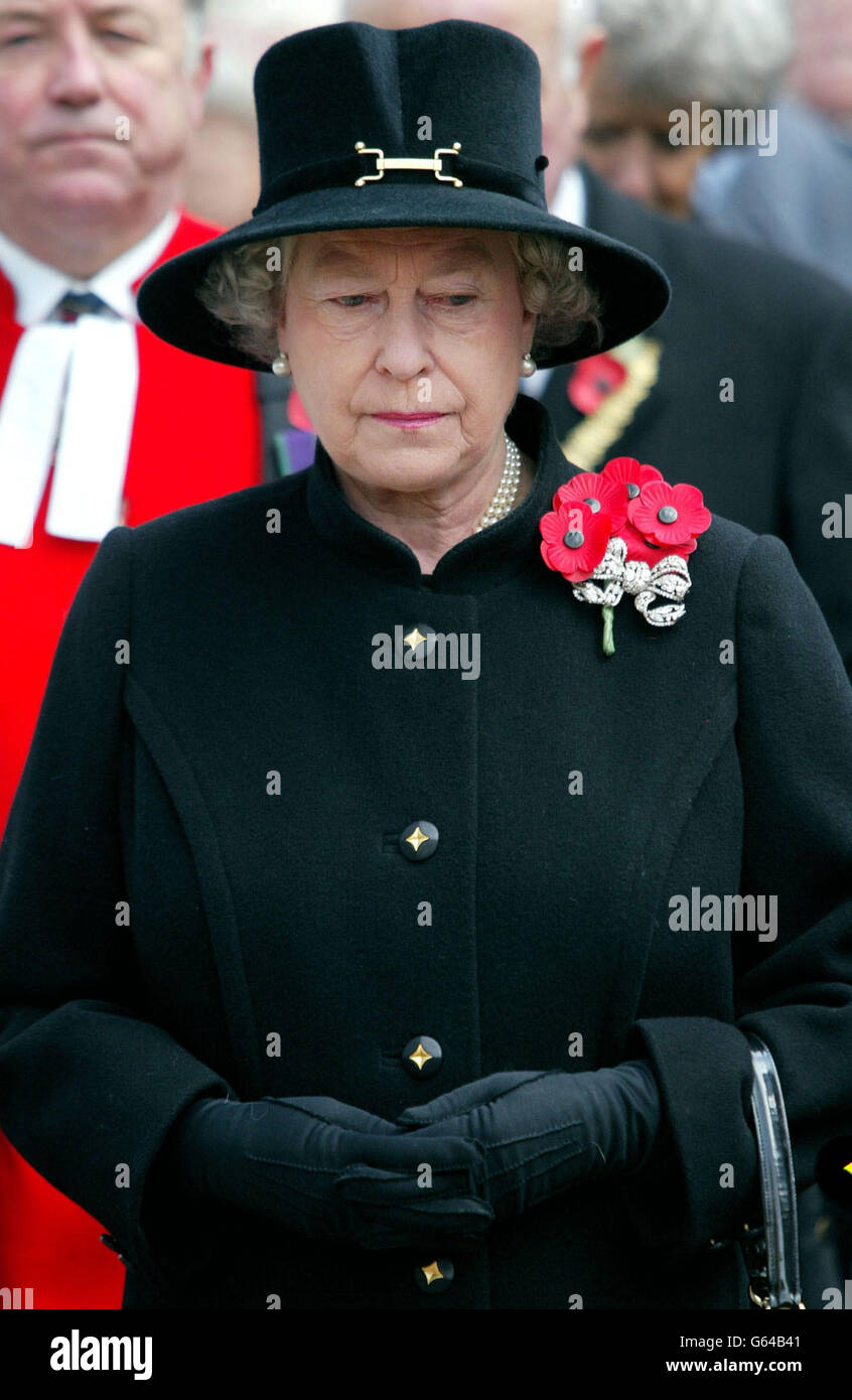 Ihre Majestät Königin Elizabeth besucht das Feld der Erinnerung in Westminster Abbey, London. Stockfoto