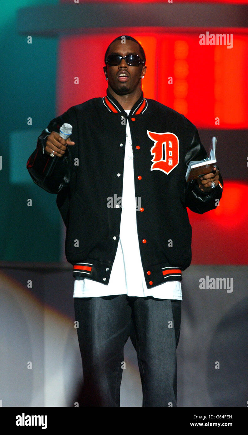 P Diddy - MTV Europe. Gastgeber P Diddy während der MTV Europe Music Awards 2002 im Palazzo Sant Jordi, Barcelona, Spanien. Stockfoto