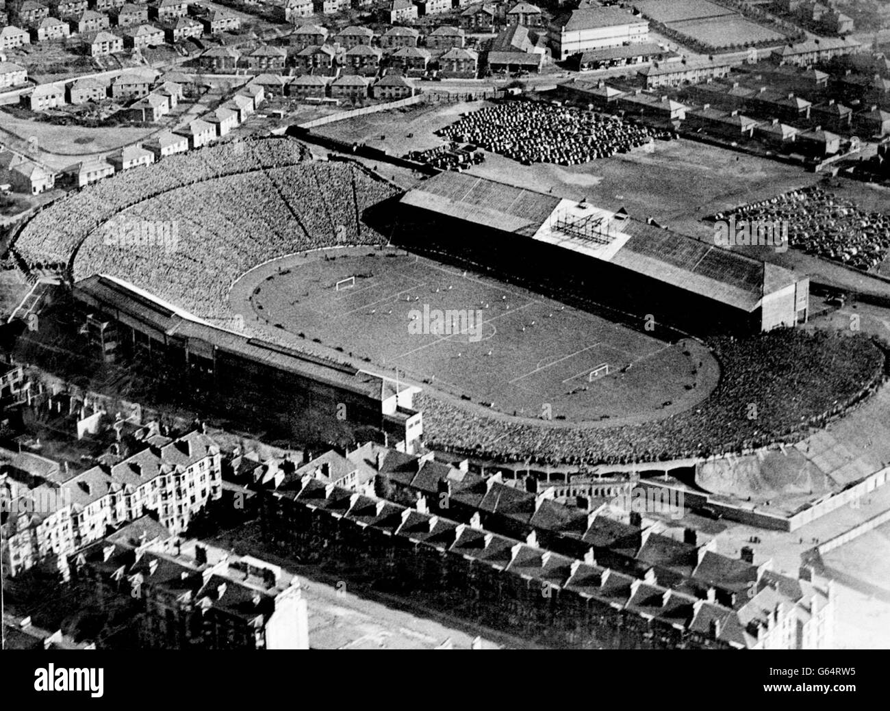 Eine Luftaufnahme des Hampden Park, Glasgow, während des Spiels zwischen Schottland und England. Schottland schlug England mit einem Tor. Stockfoto