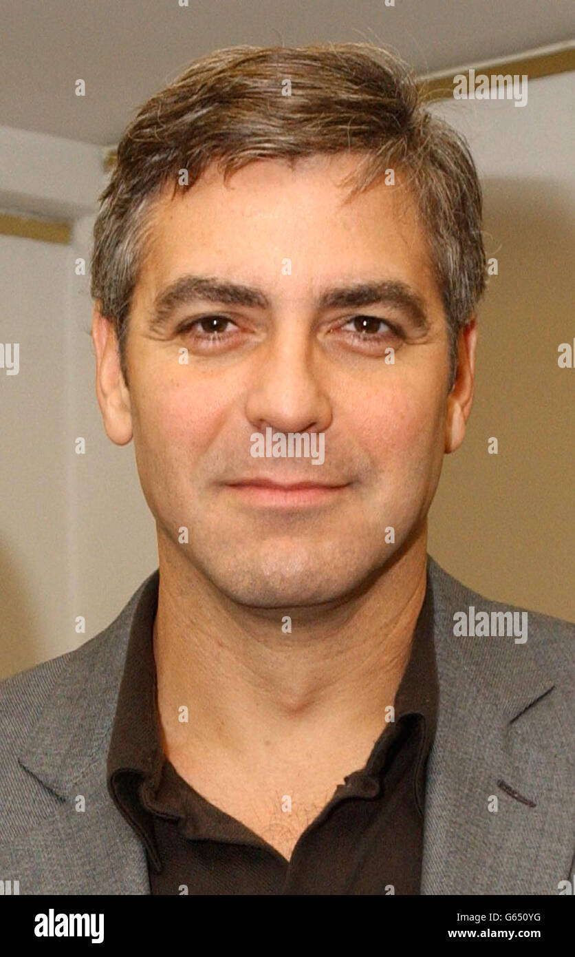 Regisseur und Star des Films George Clooney vor einer speziellen BAFTA-Vorführung seines neuen Films 'Confessions of a Dangerous Mind', im BAFTA Piccadilly im Zentrum von London. Stockfoto