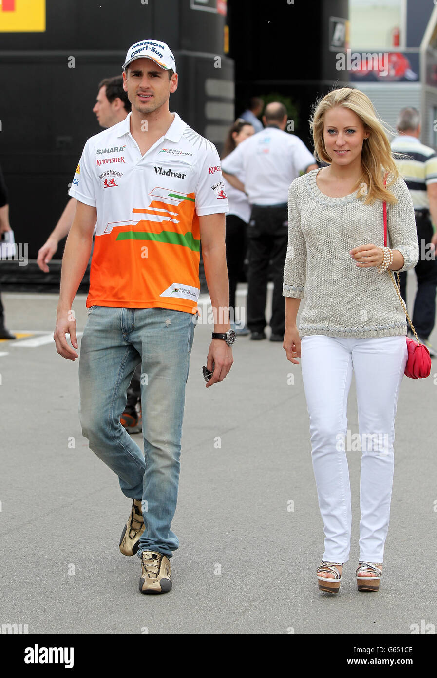 Force India's Adrian Sutil mit seiner Freundin Jennifer Becksbeim Training auf dem Circuit de Catalunya, Barcelona. Stockfoto