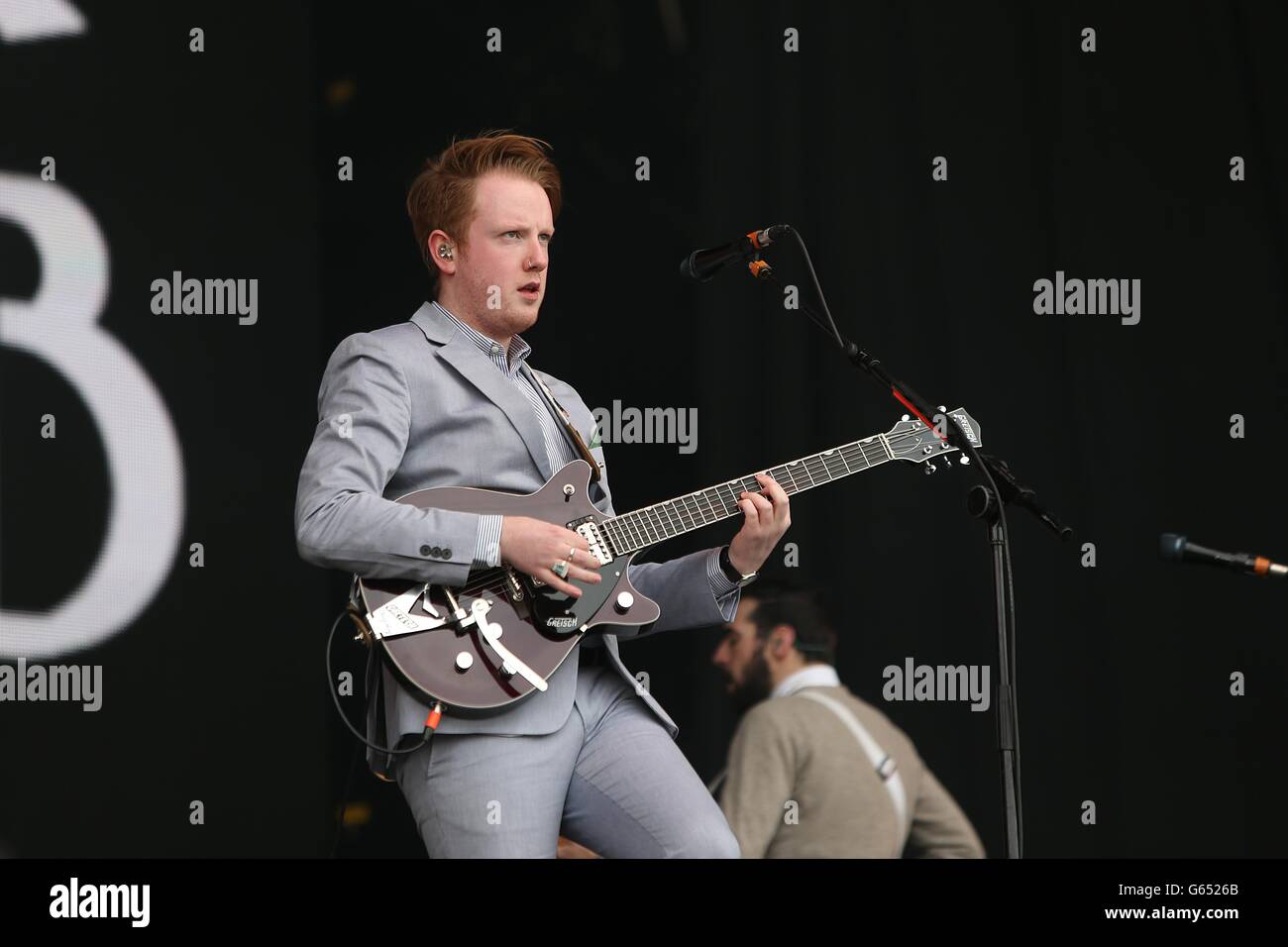 Two Door Cinema Club tritt am Radio One's Big Weekend auf, am Ebrington Square in Londonderry, Nordirland. Stockfoto